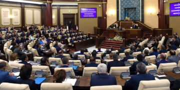 VIII сайланған Мәжіліс депутаттары ант берді