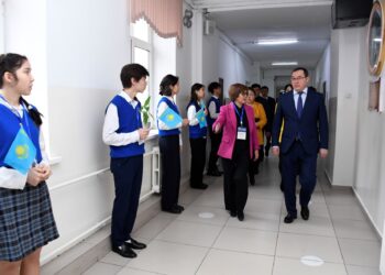 Алматы облысының әкімі дарынды балаларды құттықтады