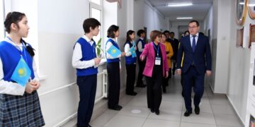 Алматы облысының әкімі дарынды балаларды құттықтады