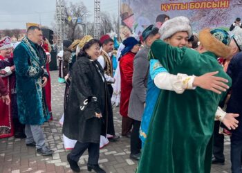 Ағайын құшақ ашқан күн