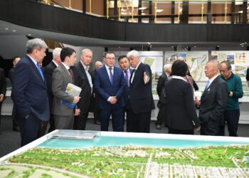 Облыс әкімі ардагерлермен Қонаев қаласының бас жоспарын талқылады