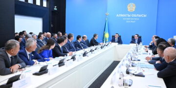 Сенат төрағасы Алматы облысының мәслихат депутаттарымен кездесті