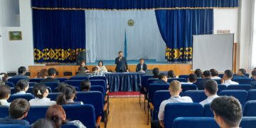 ҚазҰУ-лық ғалым-оқытушылар оқушылармен рухани кездесу өткізді