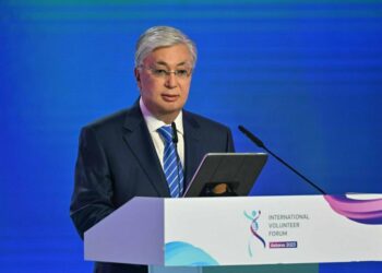 Мемлекет басшысы елде волонтерлік қызметті дамыту жолдарын ұсынды