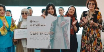 Дизайнерлер ұлттық нақышта киім тігуден жарысты