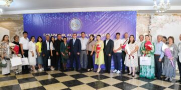 Алматы облысының әкімі Марат Сұлтанғазиев журналистерді құттықтады