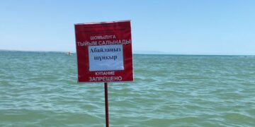 Қапшағайда 8 адам мінген қайық суға батып кете жаздады