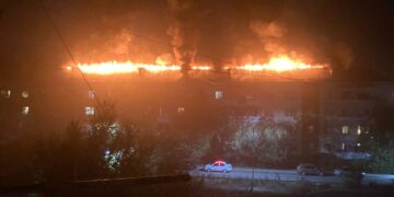 Қонаевта көпқабатты үйдің шатыры өртеніп, 210 адам эвакуацияланды