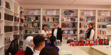 Мектеп кітапханасына 100 кітап табысталды