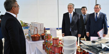 Президент Алматы облысы кәсіпорындарының өнімдерімен танысты