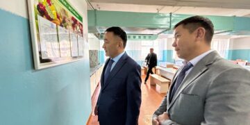 Қонаев әкімі ауыл мектебіндегі асхана жұмысын тексерді