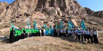 “Менің елім – Менің туым!” акциясы Қонаев қаласында жалғасты