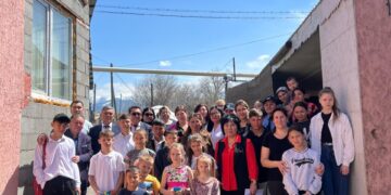 Қорғансызға қол созған