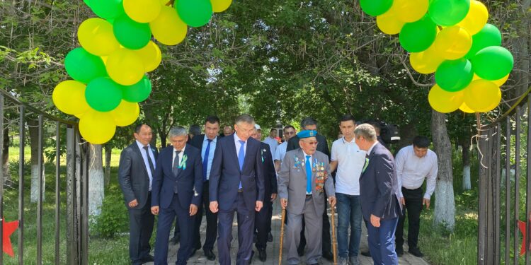 Ардагерлерге тағзым етті