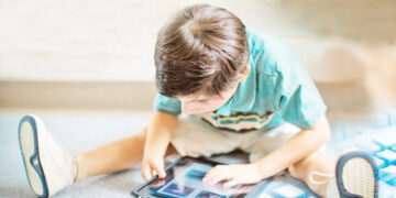 Телефонға телінген балалық