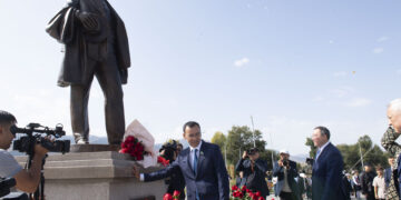 Біртуар тұлғаның биік тұғыры