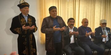 Қонаевтағы референдумда 70 жасар қария бата беріп, өз таңдауын жасады