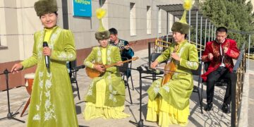 Референдум күнгі ансамбльдердің өнері елді тәнті етті