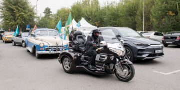 Алматы облысында референдум күні ретро көліктер шеруі өтті