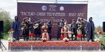 Ғасыр сазын тербеген