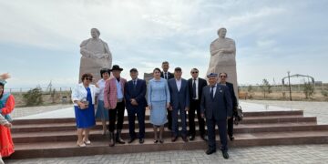 Мұқағали мен Ильяның ескерткіші ашылды