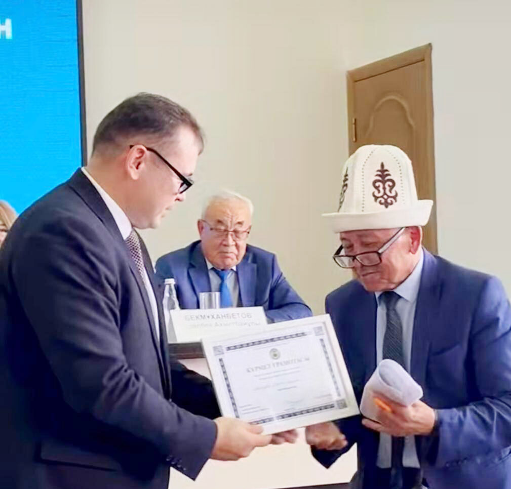 Кеңесіп пішкен тон келте болмайды