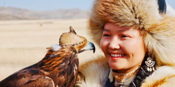 Бүркітші қыз