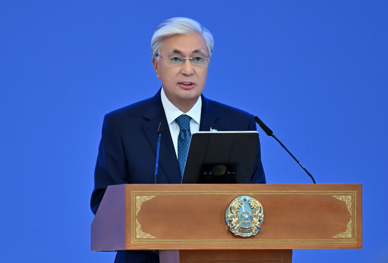 Президент: Шын мәнінде, Ата заңнан биік ештеңе жоқ