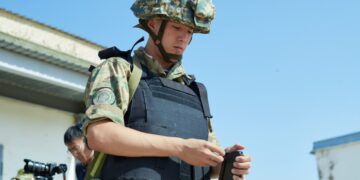 Тек жауынгер емес, ел қорғаны: екі дүркін чемпион Отанға қызмет етуде