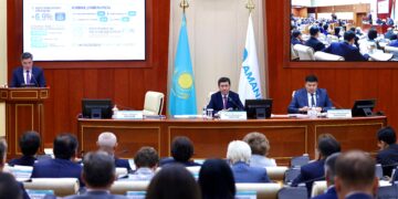 «AMANAT» партиясы фракциясы Президент Жолдауларының орындалуы туралы Премьер-Министрдің ақпаратын тыңдады