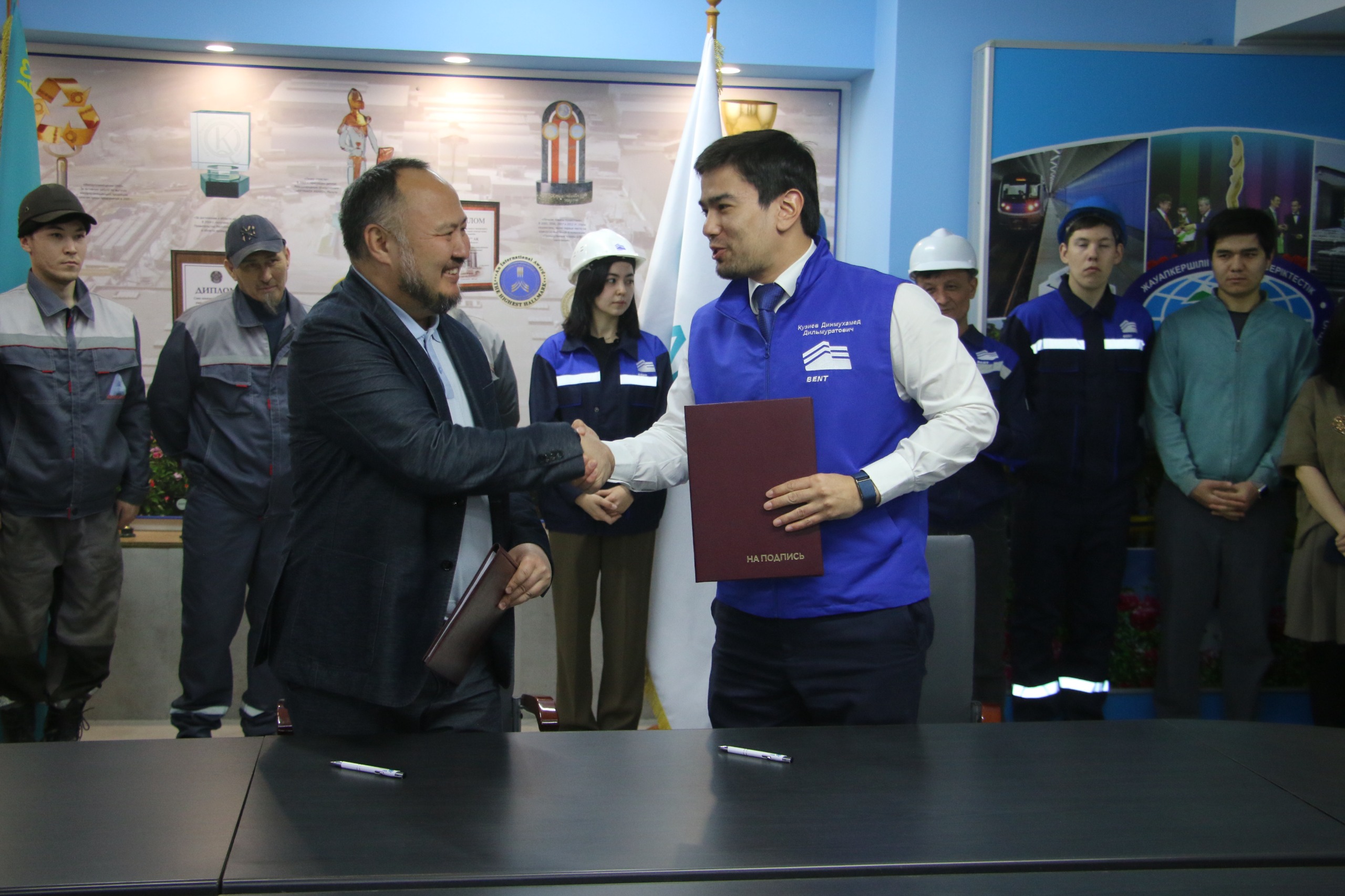 ЗАУЫТ  ЖҰМЫСШЫЛАРЫ  МАРАПАТТАЛДЫ