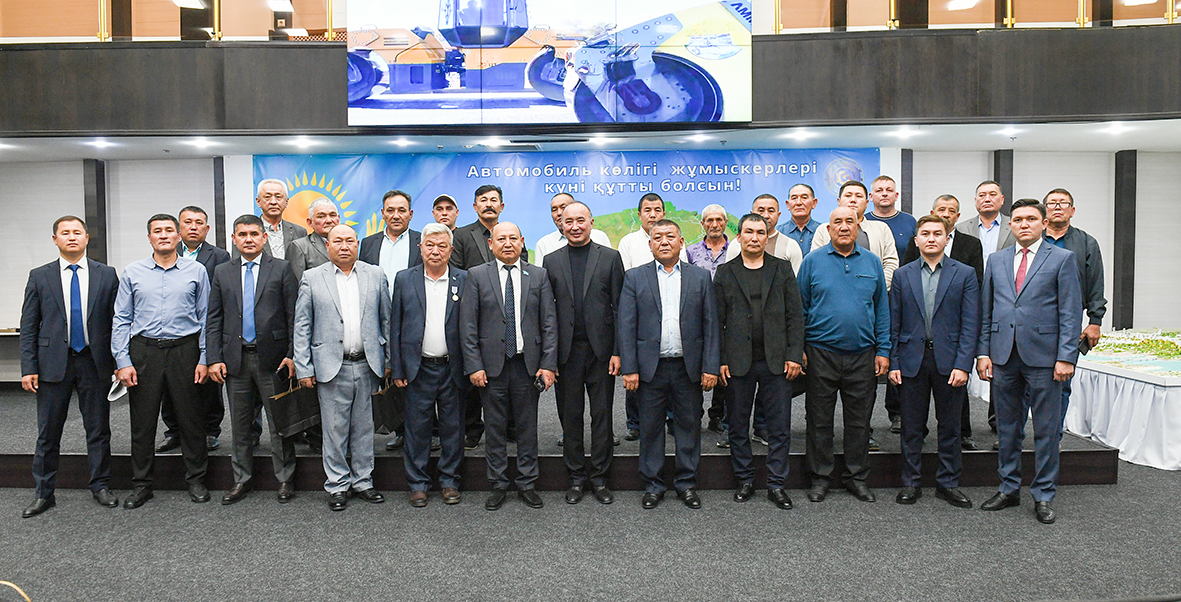 Еңбектері елеулі