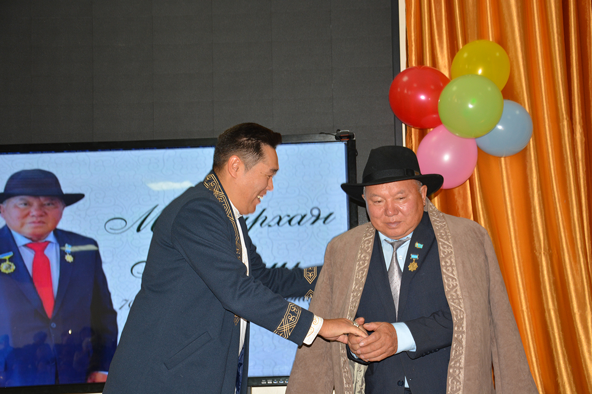 Ақынын ардақтады