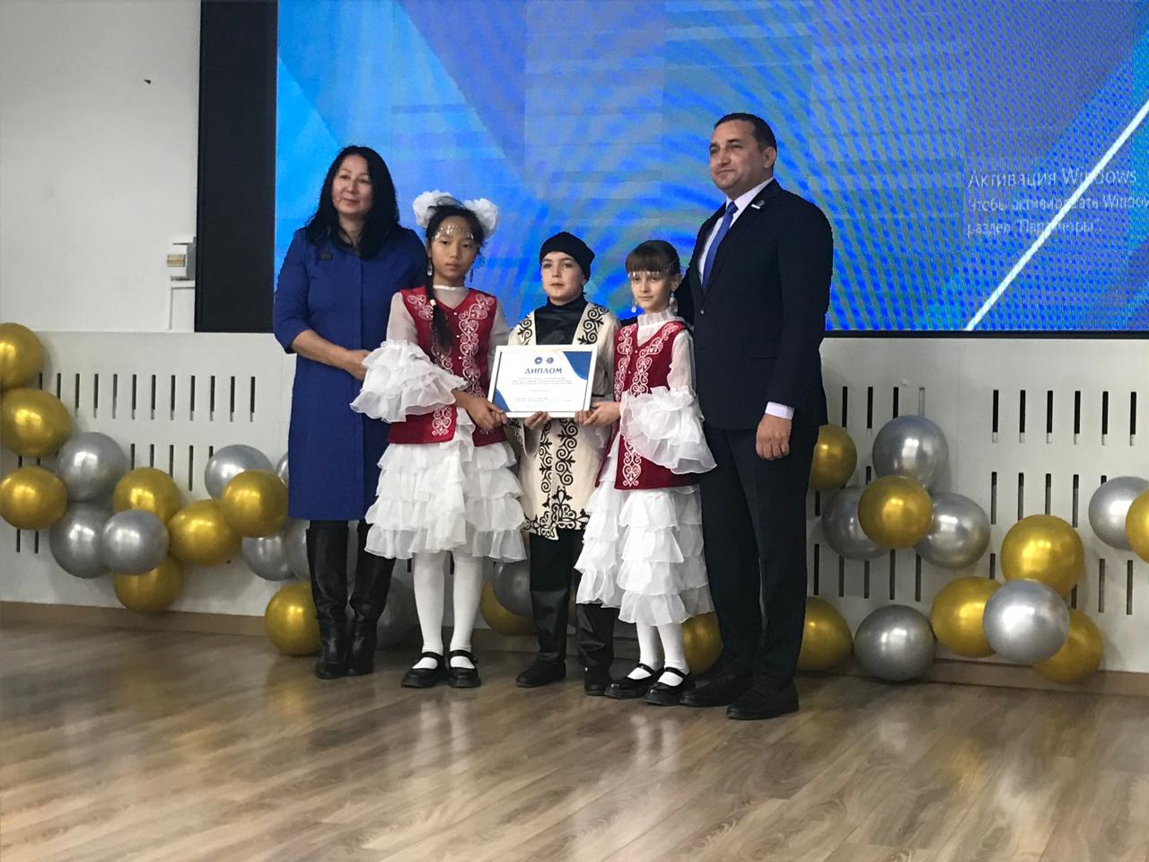 Ән әуелеп, күй төгілді