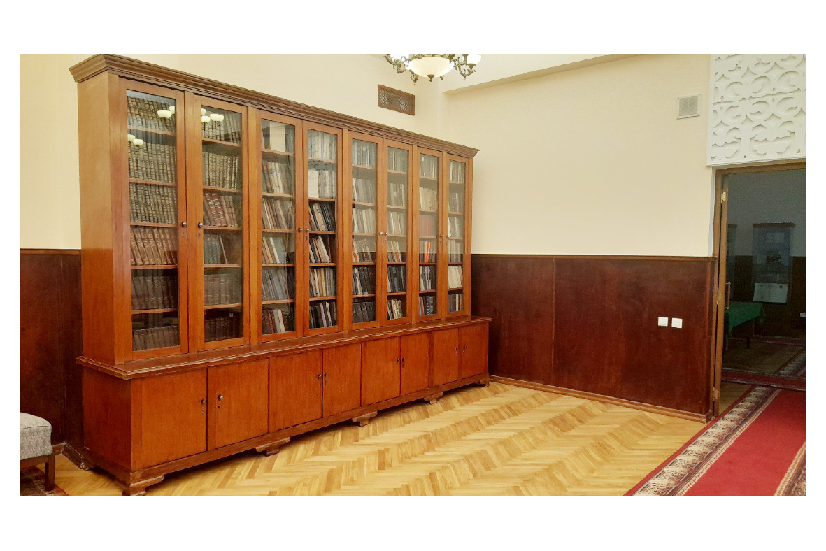 Сәтбаев музейіндегі кітап сөресі