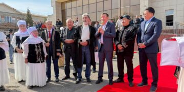 Өнер өрінде, туған жер төрінде