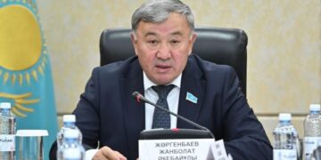 Назар жетіспейді: Сенатор Жөргенбаев шалғай аудан әкімдерін Астанаға не үшін шақырған?