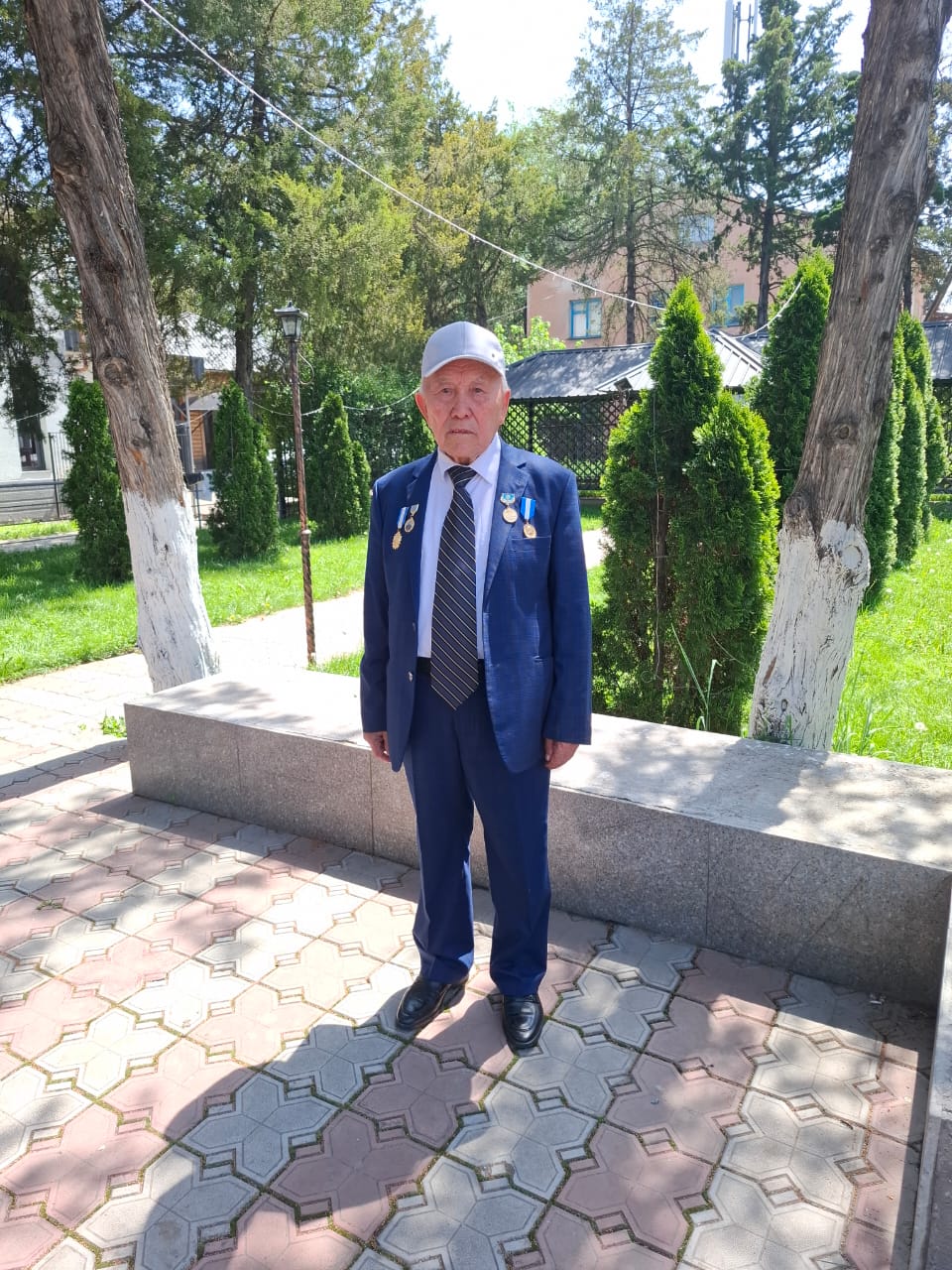 АРМАНЫ  БИІК  АҚСАҚАЛ