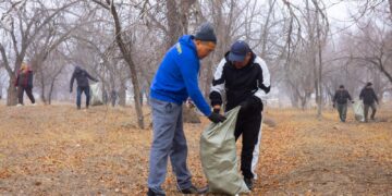 «Таза Қазақстан» экоакциясы аясында «Алматы – Қонаев» тасжолы бойында сенбілік өтті