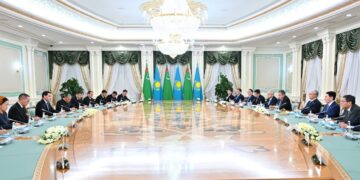 Қазақстан мен Түрікменстан президенттері кеңейтілген құрамда келіссөз жүргізді