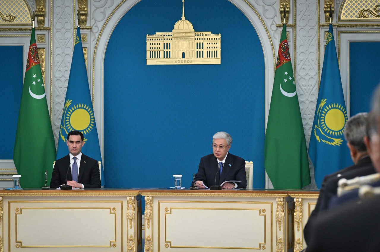 Қасым-Жомарт Тоқаев пен Сердар Бердімұхамедов БАҚ өкілдеріне арналған брифинг өткізді