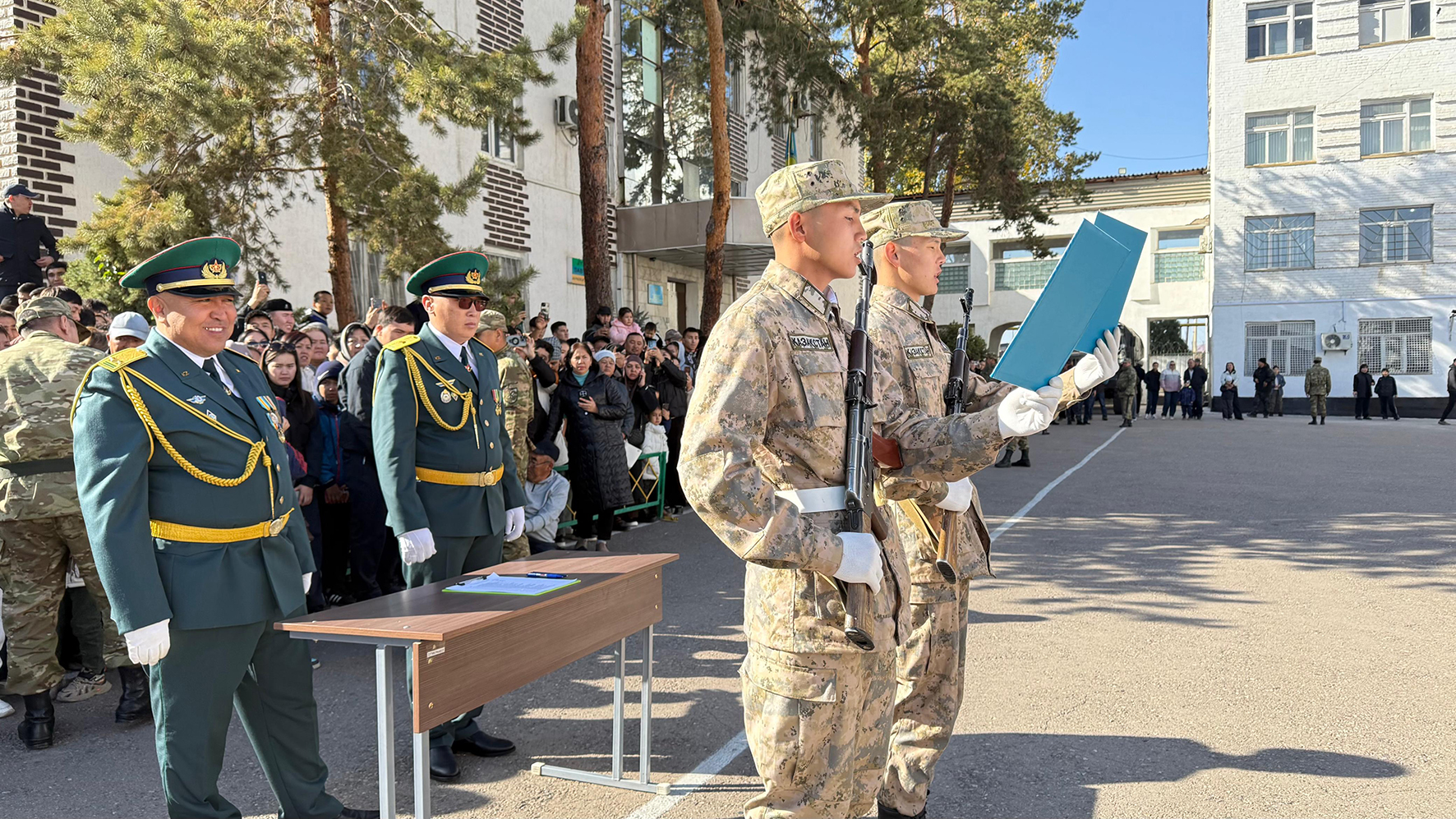 Сарбаздар ант қабылдады