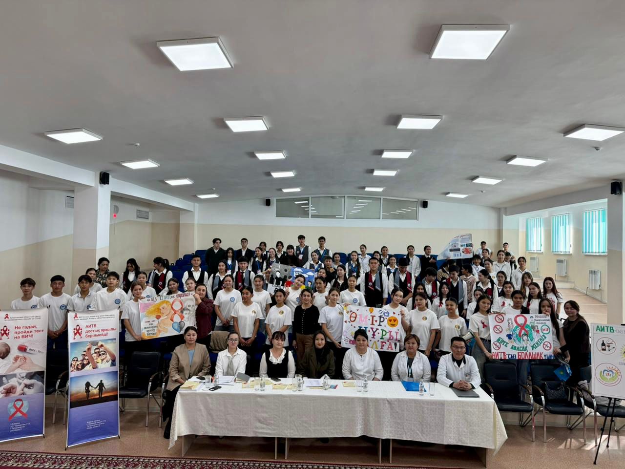 Форум подростков в Уйгурском районе: открытый разговор о ВИЧ и здоровье