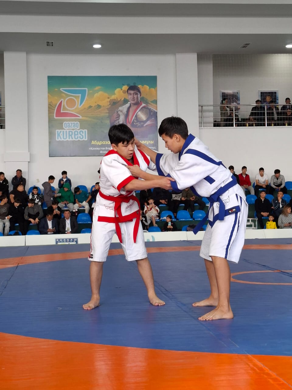 Жас балуандар белдесті