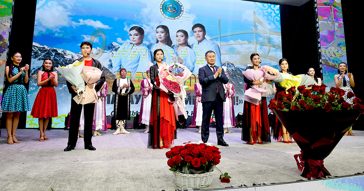 Ән әлеміне жарқын қадам