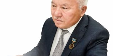 Жырыммен аялаймын бәріңді мен