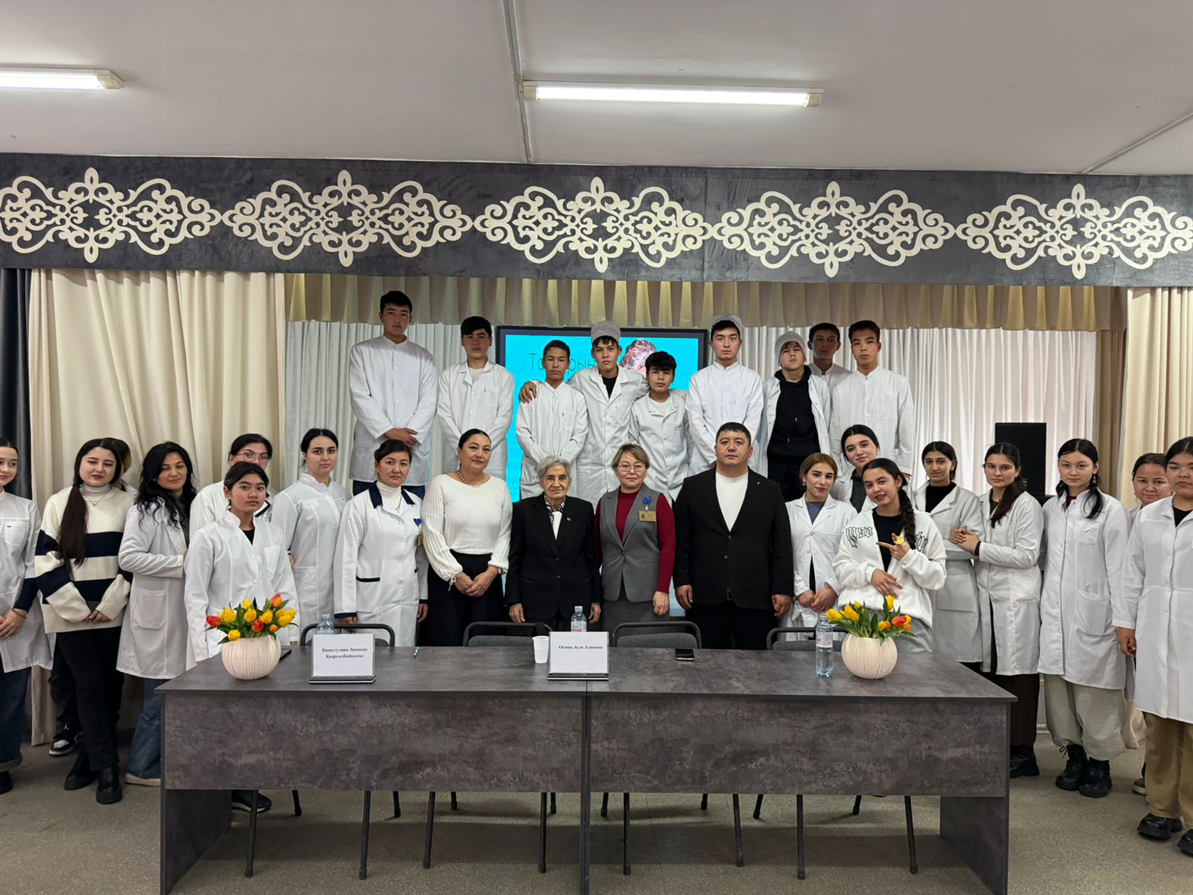 Жастармен жүздесті