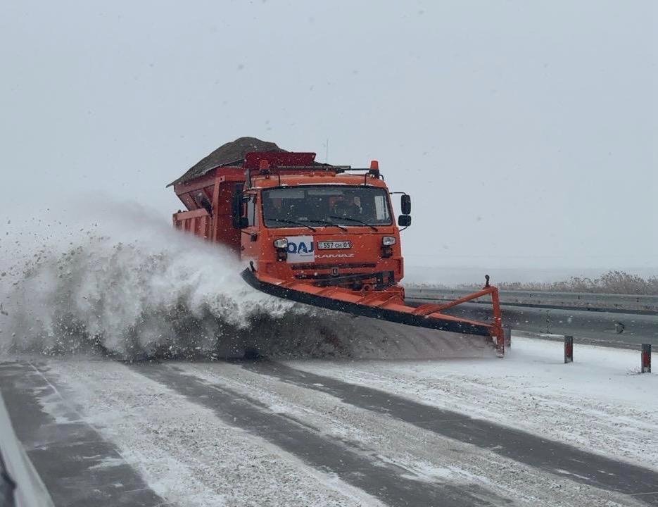 АЛМАТЫ ОБЛЫСЫНДАҒЫ ЖОЛДАРҒА КӨКТАЙҒАҚҚА ҚАРСЫ ҚҰМ СЕБІЛДІ