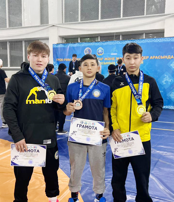 Жүлдемен оралды