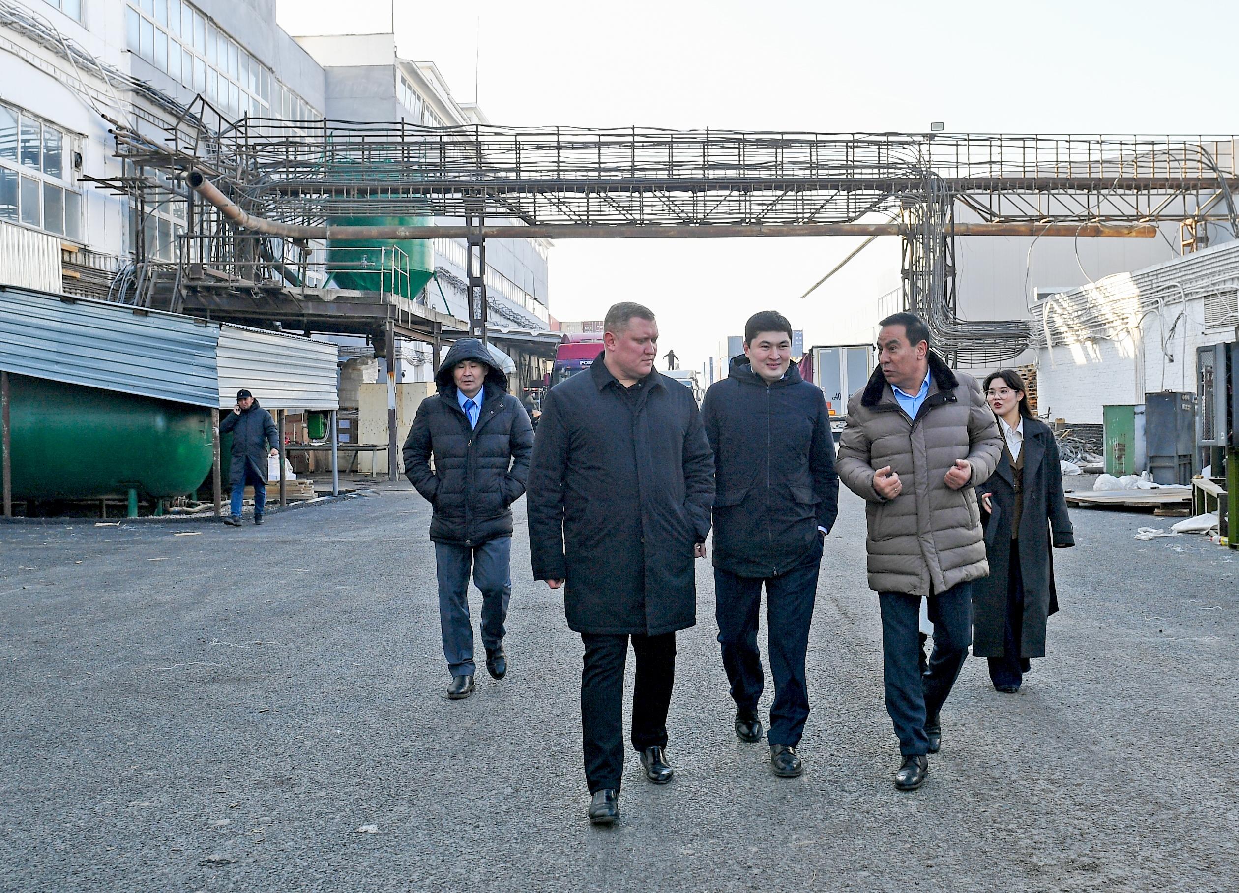 Сенат және Мәжіліс депутаттары «Қапшағай бидай өнімдері» зауытының жұмысымен танысты